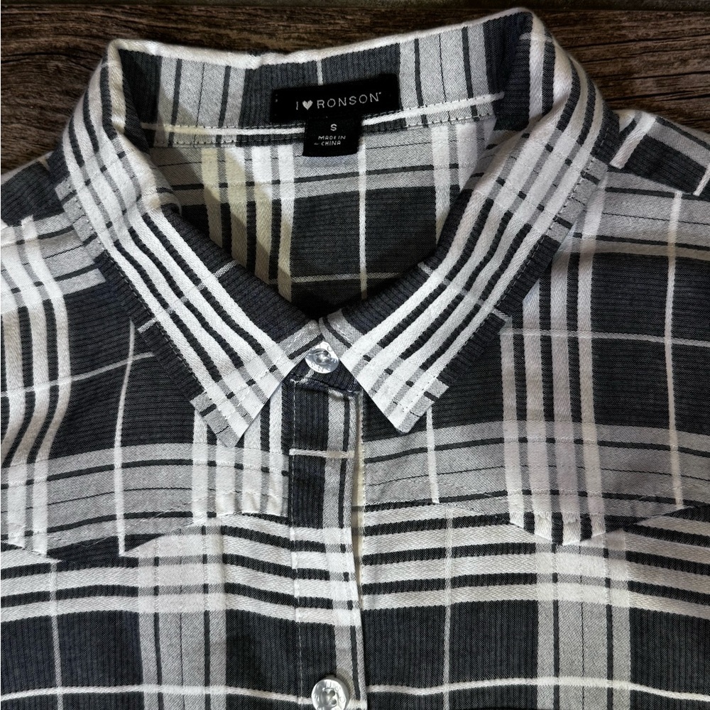 NEW Top​​​ - Picture 3 of 6